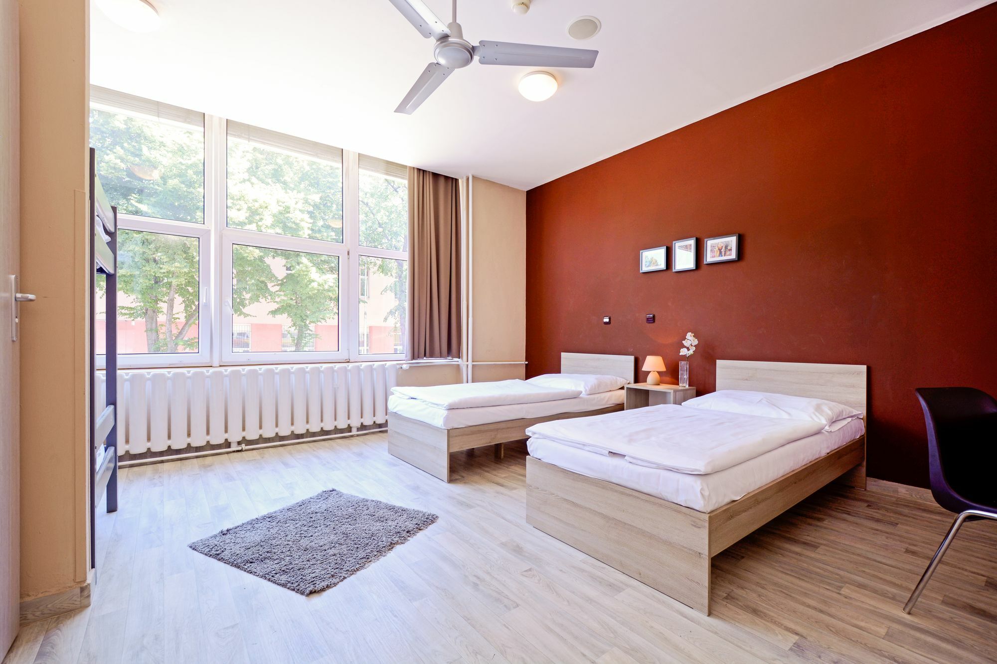 Plus Prague Hostel Экстерьер фото